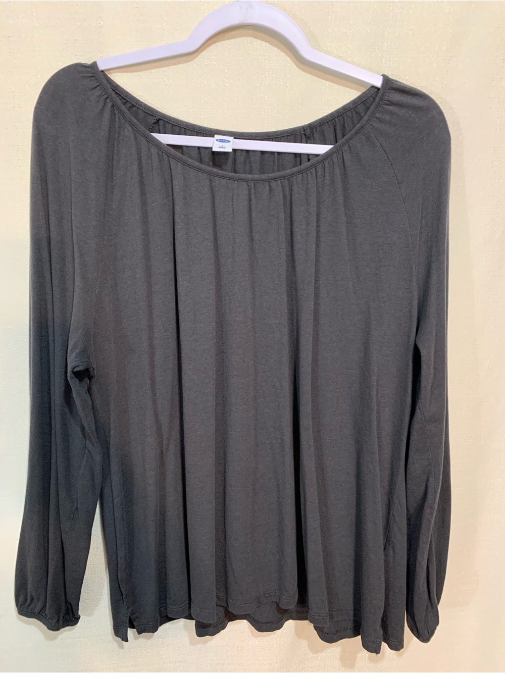 Old Navy Women’s Long Sleeve Scoop Neck Top - Gray a1/26